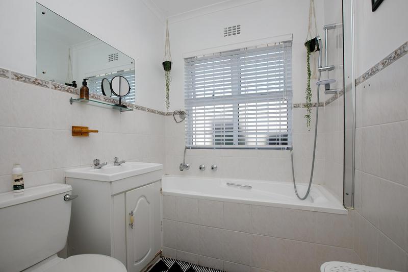 3 Bedroom Property for Sale in Sunningdale Western Cape